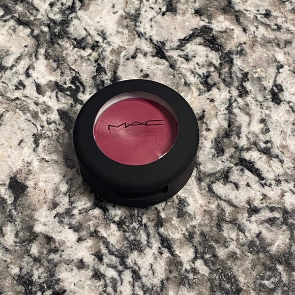 MAC Lens Blur eyeshadow NEW .05oz. - Picture 3 of 10